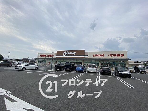 オークワ天理南店 徒歩3分。 210m