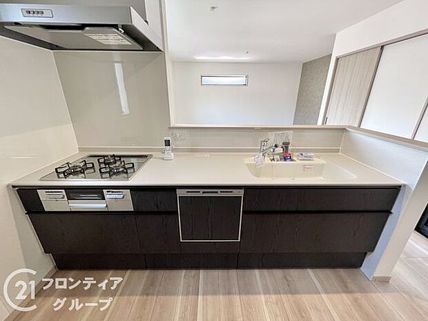 手荒れを防げる食洗器付きキッチン。食器洗いの時間を短縮して、家族の時間や趣味の時間にあてられます