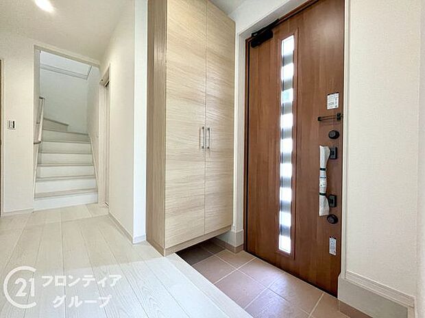 玄関は防犯性の優れたダブルロックドアです!