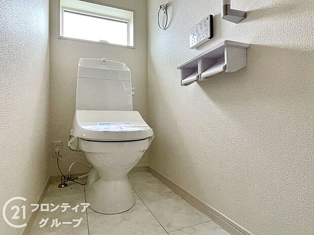 便器にふちがなく、汚れが隠れて見えない部分が極端に少なくなっており、お手入れも楽々!スピーディでパワフルな洗浄力を実現しています!