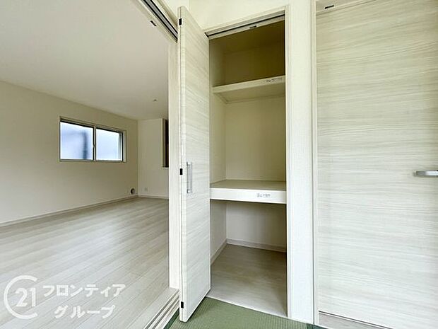 押入れには、お子様のおもちゃや来客時の座布団などもしっかり収納いただけます!