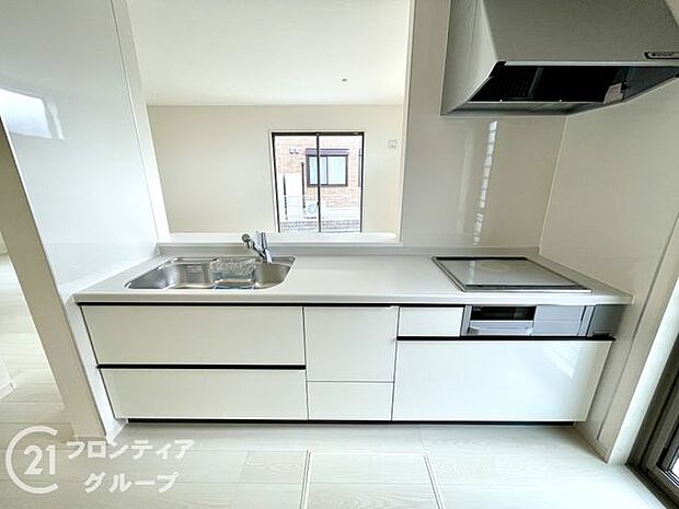 お手入れが楽に行える換気扇やステンレスワークトップは毎日お料理する奥様の味方！