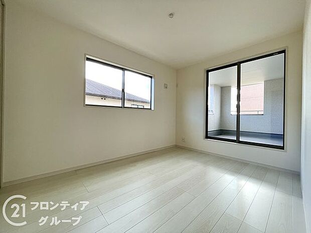 室内はシンプルな仕様となっており、それぞれの好みに合わせたインテリアで、趣味に合わせてレイアウトしやすくなっております。