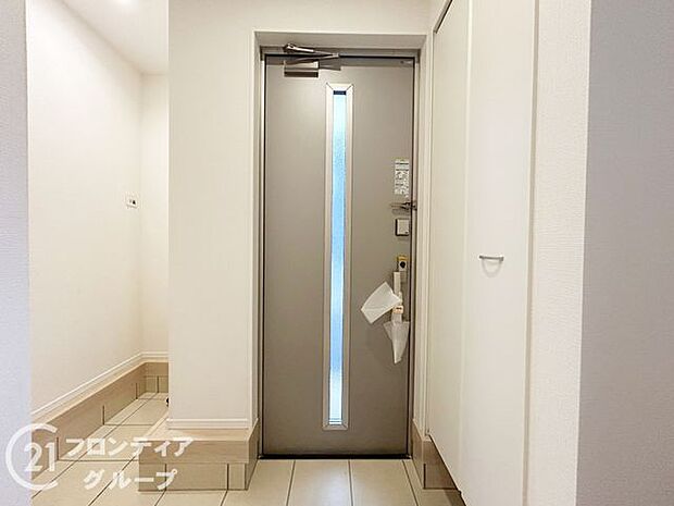 玄関は防犯性の優れたダブルロックドアです!