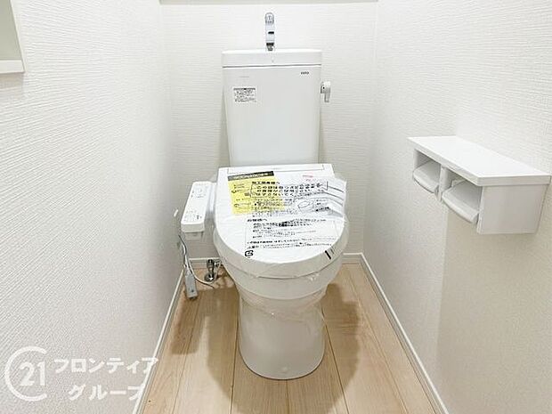 オート開閉のフタなので、手を触れず清潔・快適なトイレです!