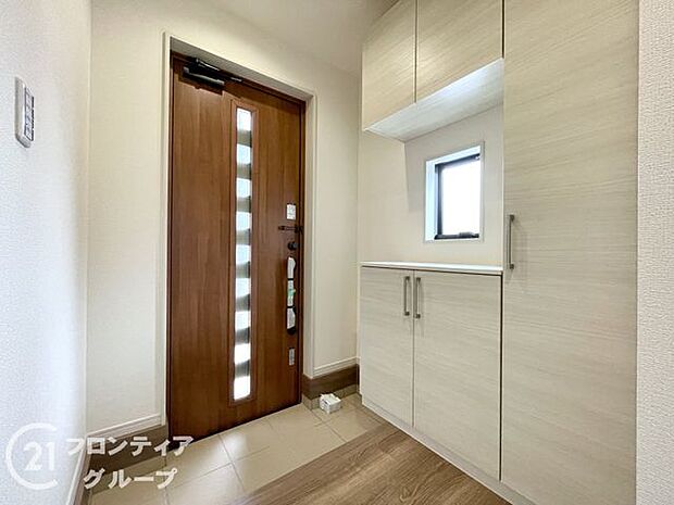 玄関は防犯性の優れたダブルロックドアです!