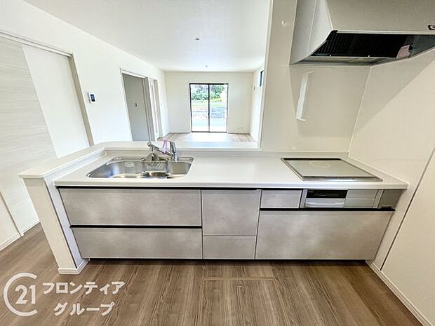 お手入れが楽に行える換気扇やステンレスワークトップは毎日お料理する奥様の味方!