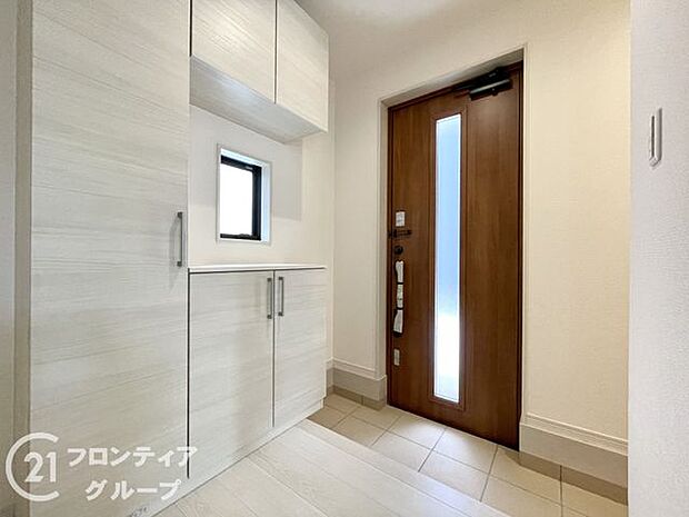 玄関は防犯性の優れたダブルロックドアです!