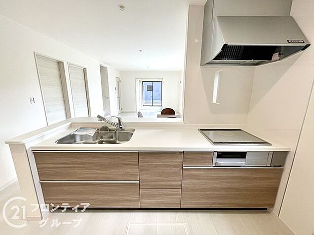 お手入れが楽に行える換気扇やステンレスワークトップは毎日お料理する奥様の味方!