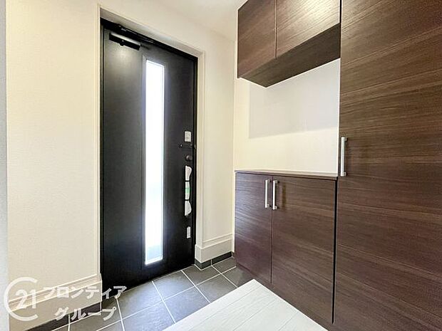 玄関は防犯性の優れたダブルロックドアです！