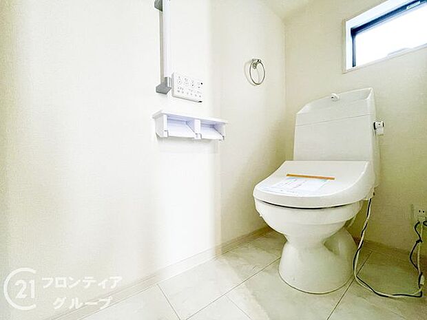 便器にふちがなく、汚れが隠れて見えない部分が極端に少なくなっており、お手入れも楽々！スピーディでパワフルな洗浄力を実現しています！