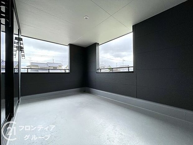 日当たりの良いバルコニーは、お洗濯が多いときも安心！たくさん干してもカラっと乾きそうです！