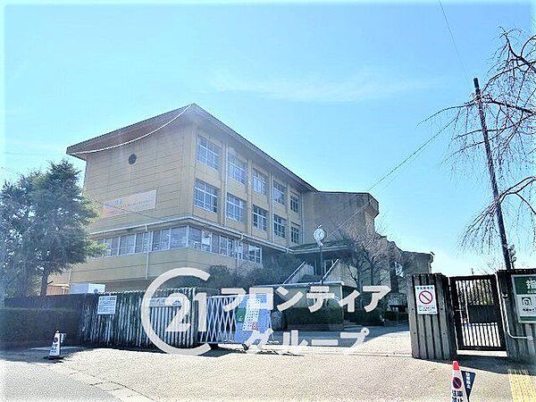 京田辺市立大住中学校 徒歩25分。 1960m