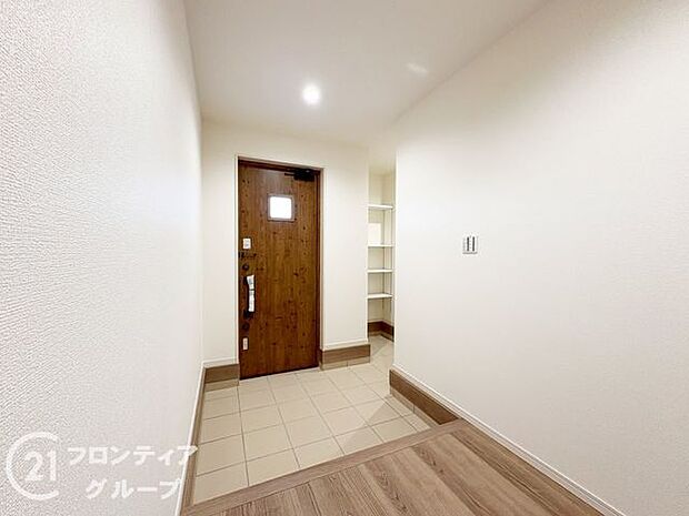 玄関は防犯性の優れたダブルロックドアです!