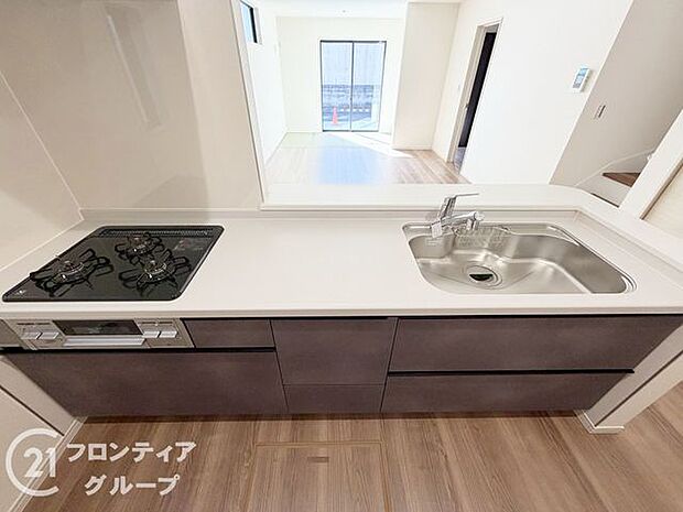 対面カウンターで、家族とコミュニケーションを取りながら料理ができるキッチンです。