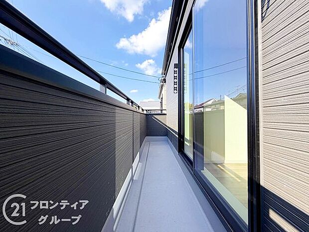 風通しの良いバルコニーで、心地よい空間を提供します。