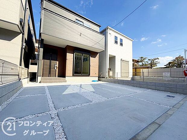 使いやすい駐車場で、家族全員が快適に利用できるスペースです。