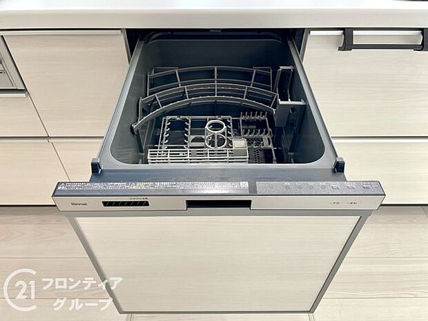 便利な食洗器を完備したキッチンで、家事の時間を短縮できます。毎日の食後の片付けが楽になり、家族との時間をもっと楽しめます！