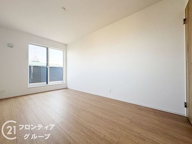 寝室や子供部屋にぴったりなシンプル洋室でお部屋のコーディネートが楽しめますね。