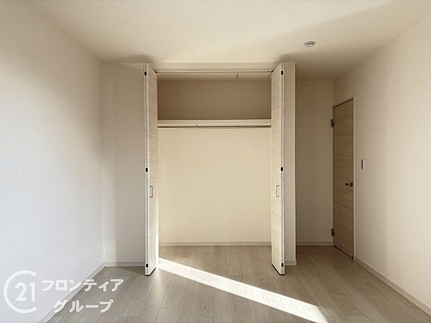 各室に収納スペ―スがありますのでお部屋スッキリ片付きますね