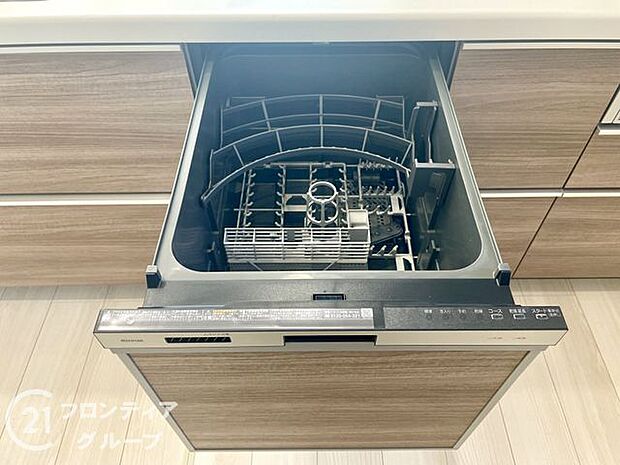 食器洗いの手間を大幅に減らし、時間を節約できる便利な食洗機付き！家事の負担を軽減し、自由な時間を増やすことができます。