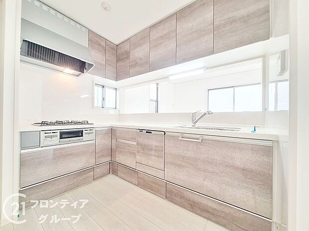 対面式キッチンで、ご家族とお話しながらお料理ができる楽しい空間です