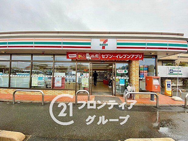 セブンイレブン木津州見台1丁目店 徒歩9分。 720m