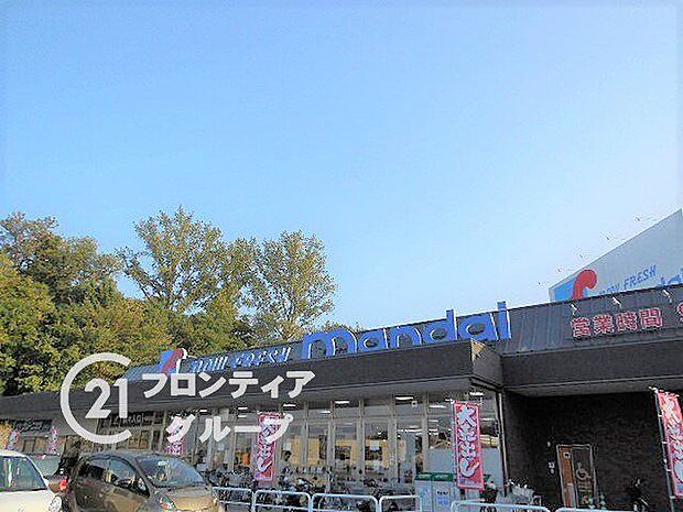 万代学園前店 徒歩13分。 1010m