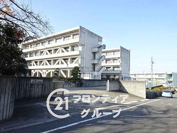 河合町立河合第二中学校 徒歩14分。 1060m