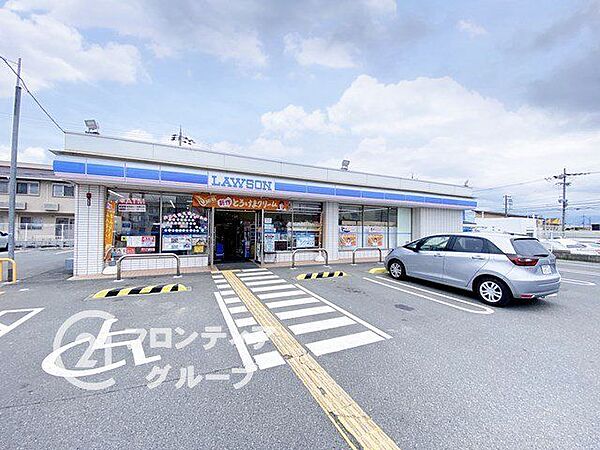 徒歩15分。ローソン大和郡山外川町店 1150m