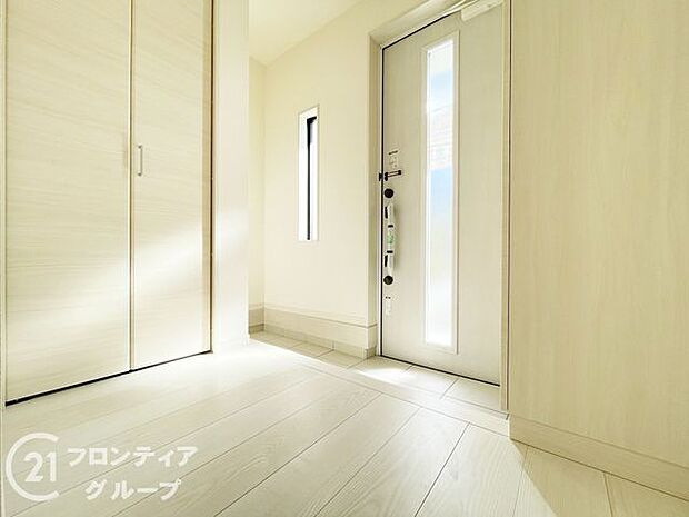 玄関は防犯性の優れたダブルロックドアです!