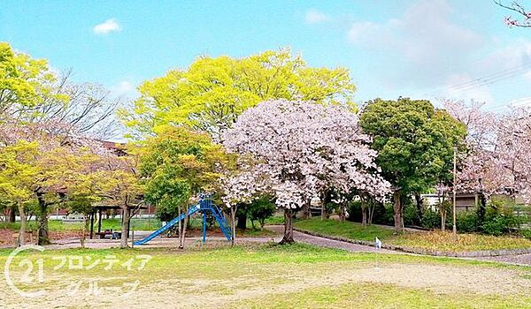 西大寺野神緑地 徒歩18分。 1370m