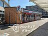 周辺：セブンイレブン生駒白庭台駅前店 徒歩10分。 750m