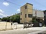 周辺：木津川市立相楽小学校 徒歩8分。 590m