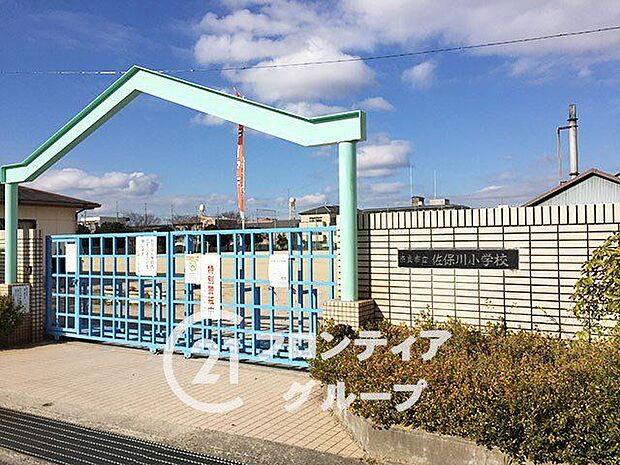 徒歩8分。奈良市立佐保川小学校へ徒歩4分。 600m