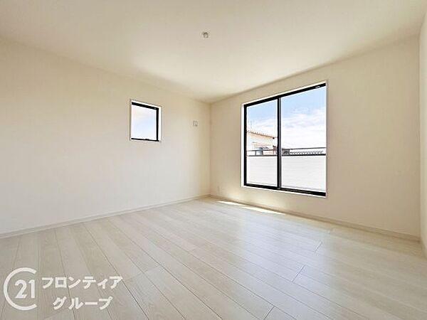 室内はシンプルな仕様となっており、それぞれの好みに合わせたインテリアで、趣味に合わせてレイアウトしやすくなっております。