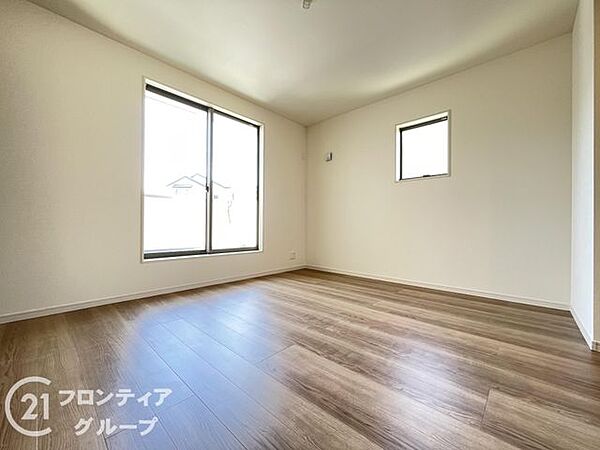 室内はシンプルな仕様となっており、それぞれの好みに合わせたインテリアで、趣味に合わせてレイアウトしやすくなっております。