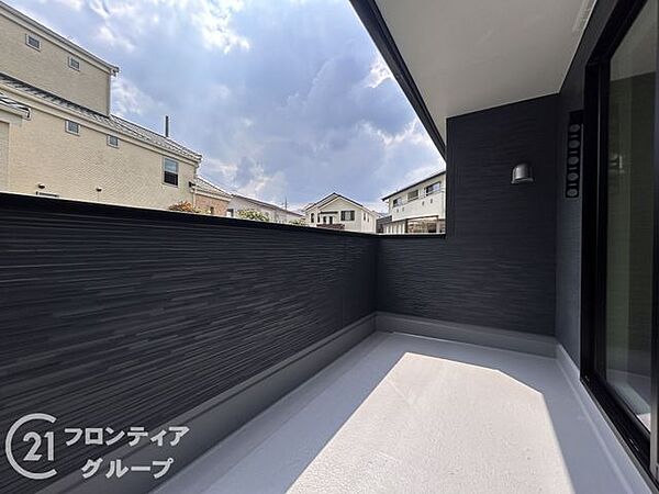 日当たりの良いバルコニーは、お洗濯が多いときも安心！たくさん干してもカラっと乾きそうです！