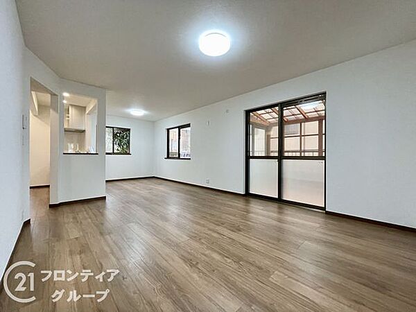 2面採光のリビングは風通し良好で明るい空間です