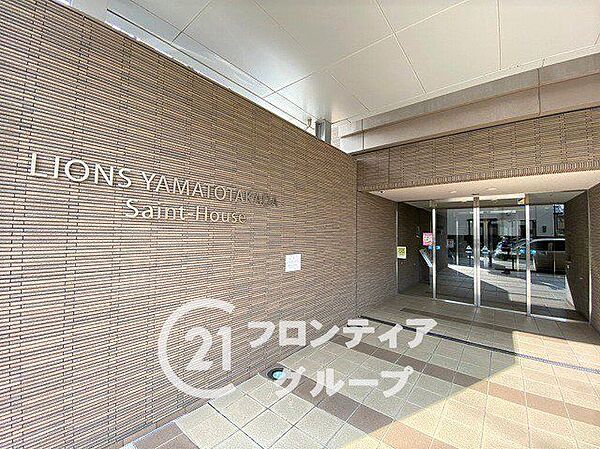 風格あるエントランスは、住む人に安心感を与えてくれます