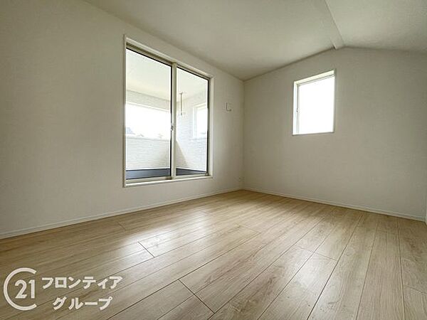 こちらのお部屋はバルコニーに面しており、日当たり、通風ともに良好です！