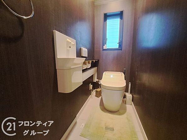 スタイリッシュなデザインのトイレで、気分もリフレッシュ。おしゃれなトイレで、インテリアとしても楽しめます