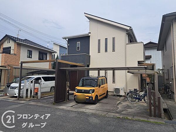 駐車場は並列駐車2台分！来客時も安心です。セカンドカー用にもお使いいただけます。