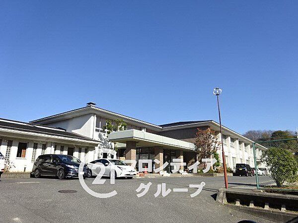 桜井市立桜井中学校 徒歩32分。 2550m