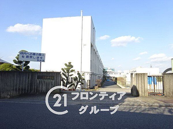 上牧町立上牧中学校 徒歩23分。 1800m