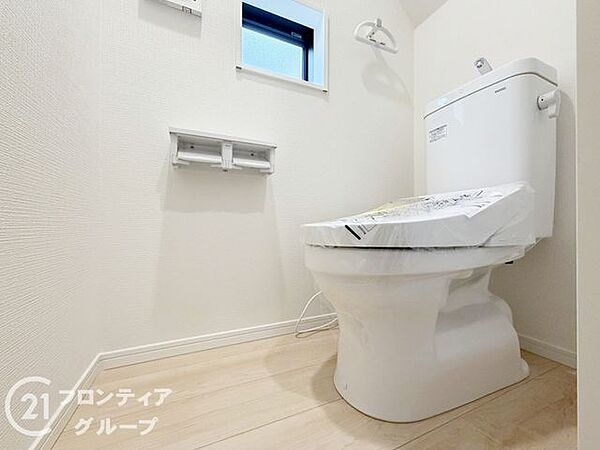オート開閉のフタなので、手を触れず清潔・快適なトイレです！