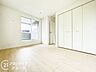 寝室：こちらのお部屋はバルコニーに面しており、日当たり、通風ともに良好です！