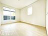 寝室：こちらのお部屋はバルコニーに面しており、日当たり、通風ともに良好です！