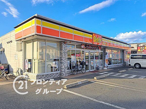 デイリーヤマザキ奈良神殿店 徒歩8分。 590m