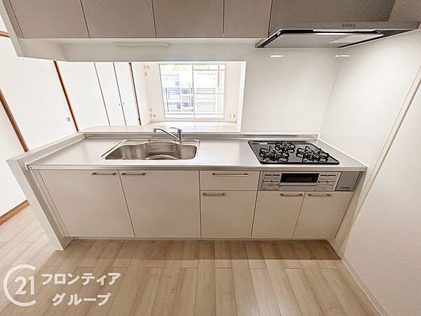 対面式キッチンで、ご家族とお話しながらお料理ができる楽しい空間です。